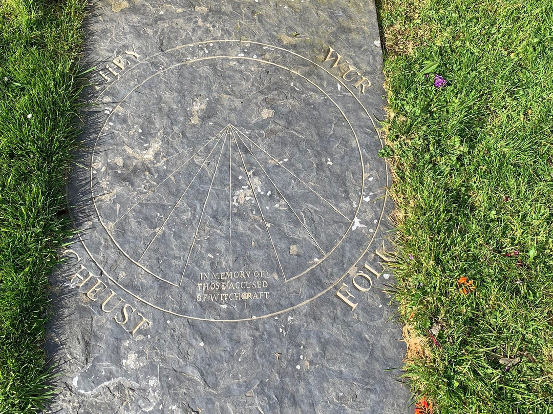 Orkney Witchcraft Memorial-柯克沃尔必去景点