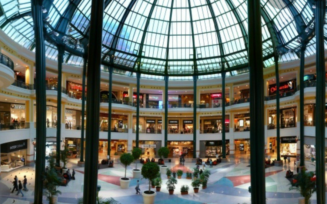 Almada Forum景点图片
