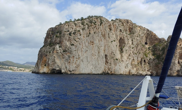 Sailing Graceful Days Catamaran Charter-圣庞沙必去景点