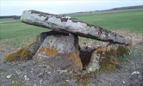 Dolmen Pierre Levée et le Gras du Chien-Puyravault必去景点