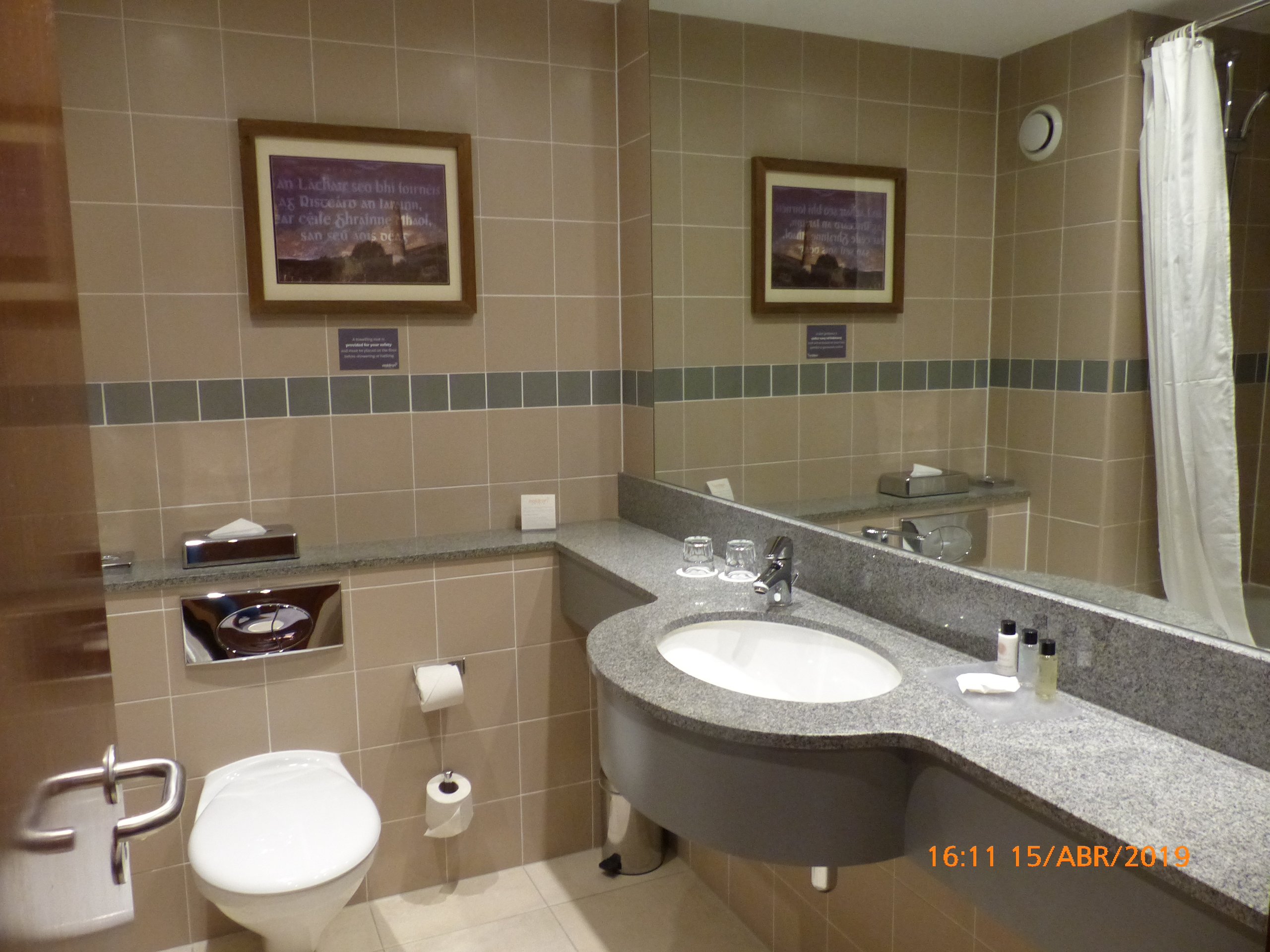 Maldron Hotel Sandy Road Galway-浴室