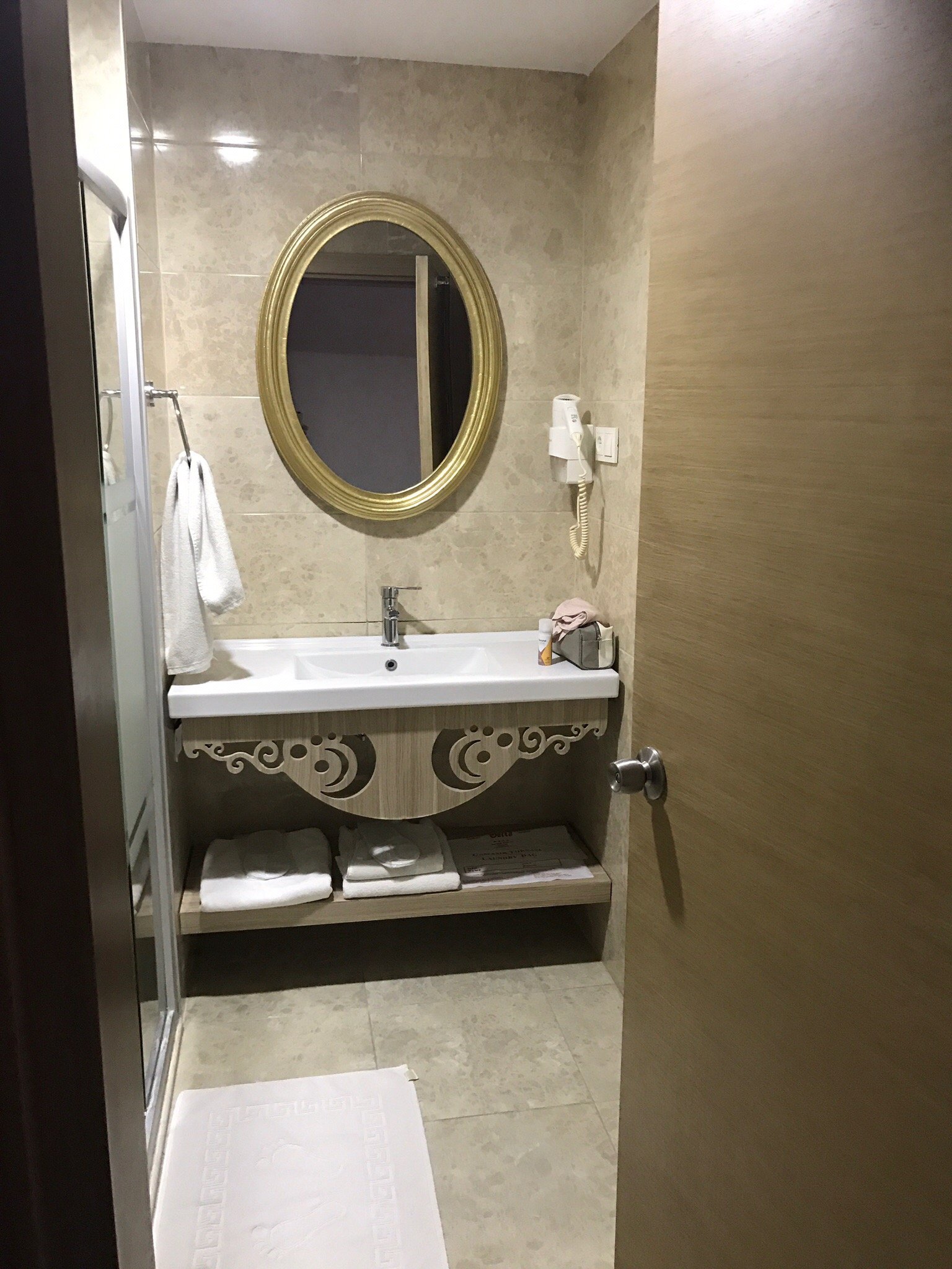 Hotel La Bella-官方