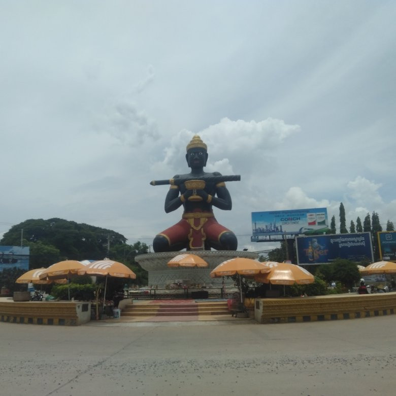 Ta Dumbong Kro Aung Statue-马德望必去景点
