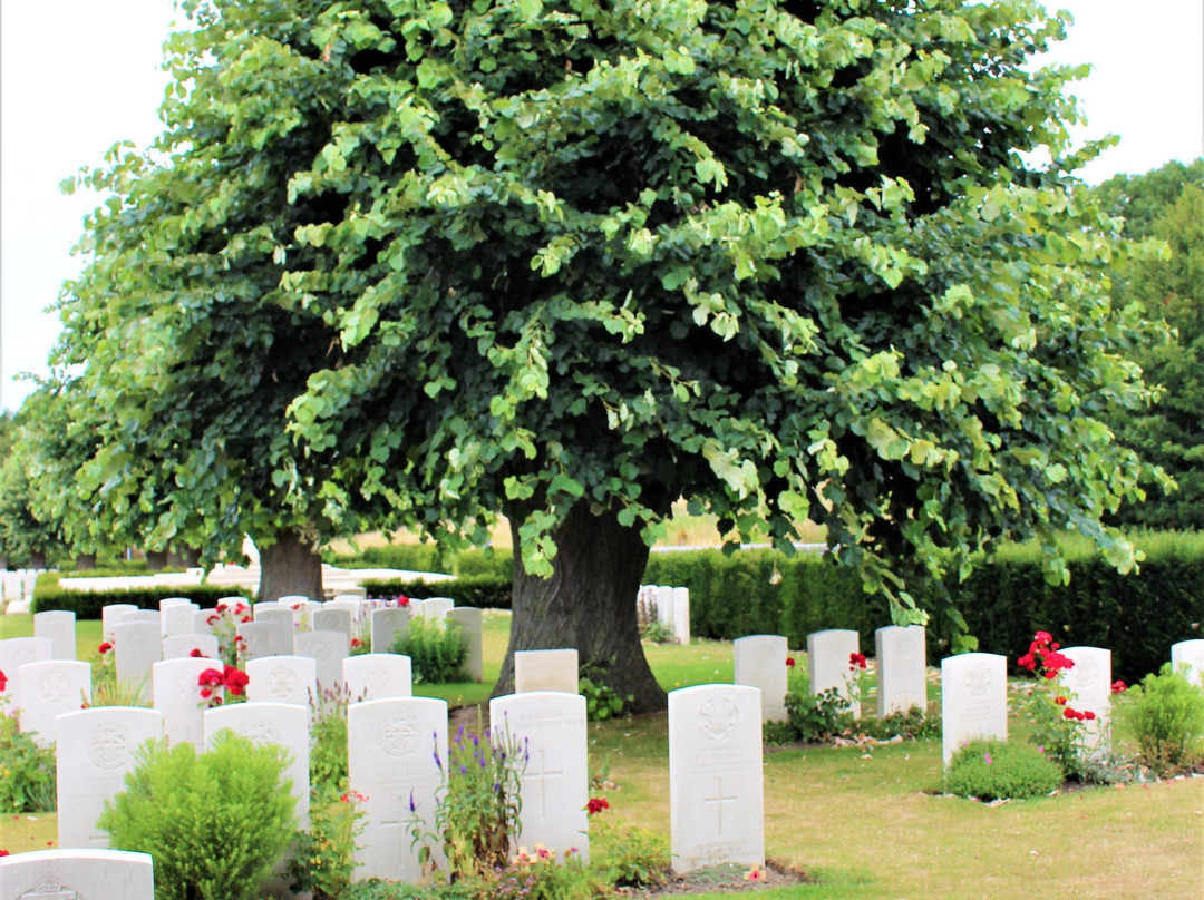 Essex Farm Cemetery景点图片