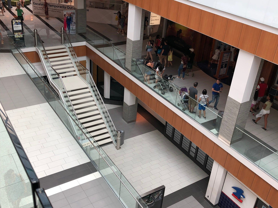 Roosevelt Field-加登市必去景点