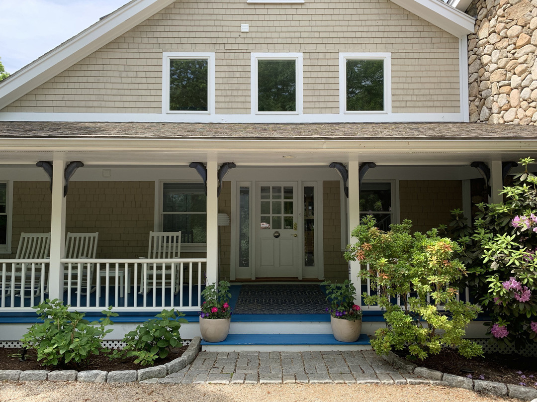 Lambert's Cove Hideaway主图