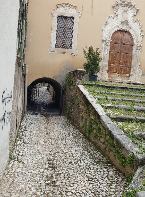 Chiesa di Santa Chiara-苏尔莫纳必去景点
