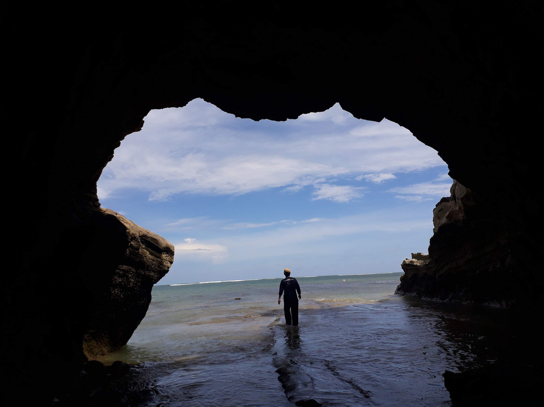 Watu Parunu Beach景点图片
