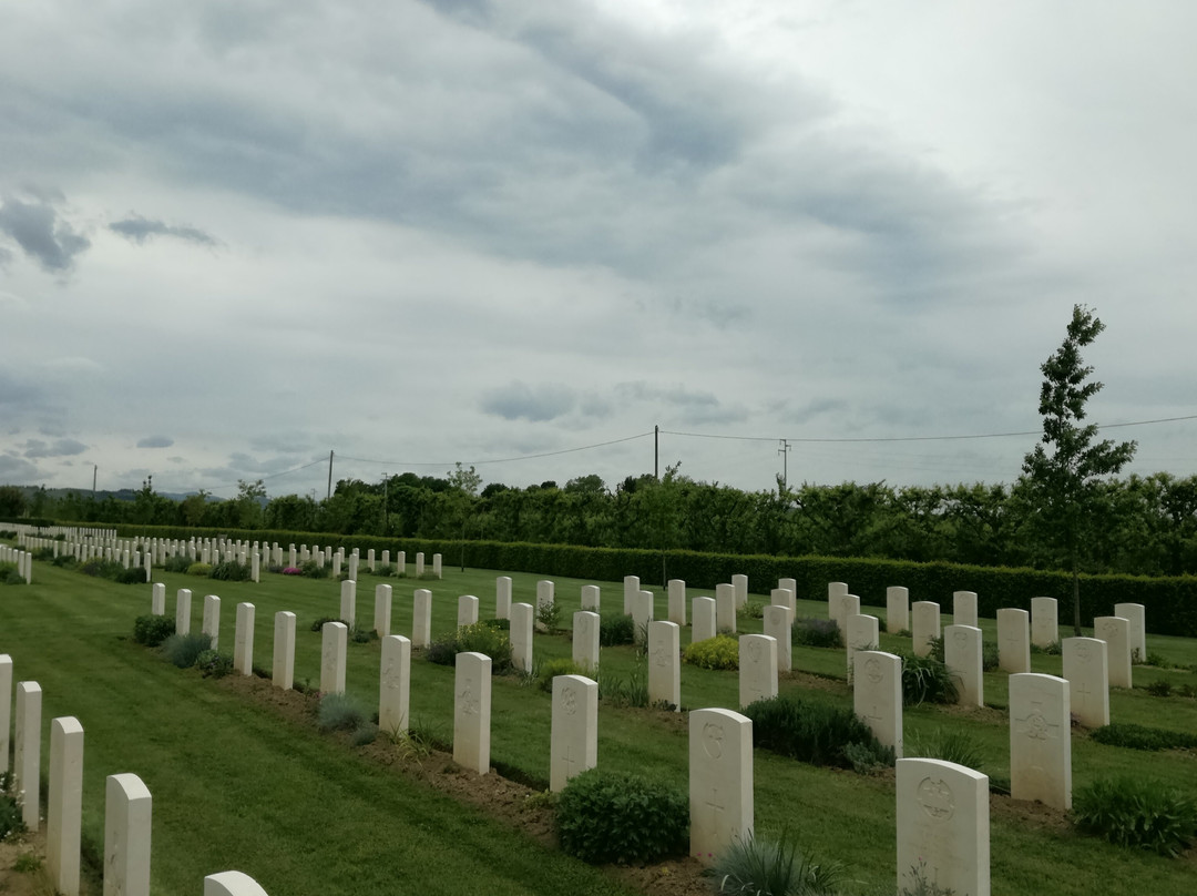 Faenza War Cemetery景点图片