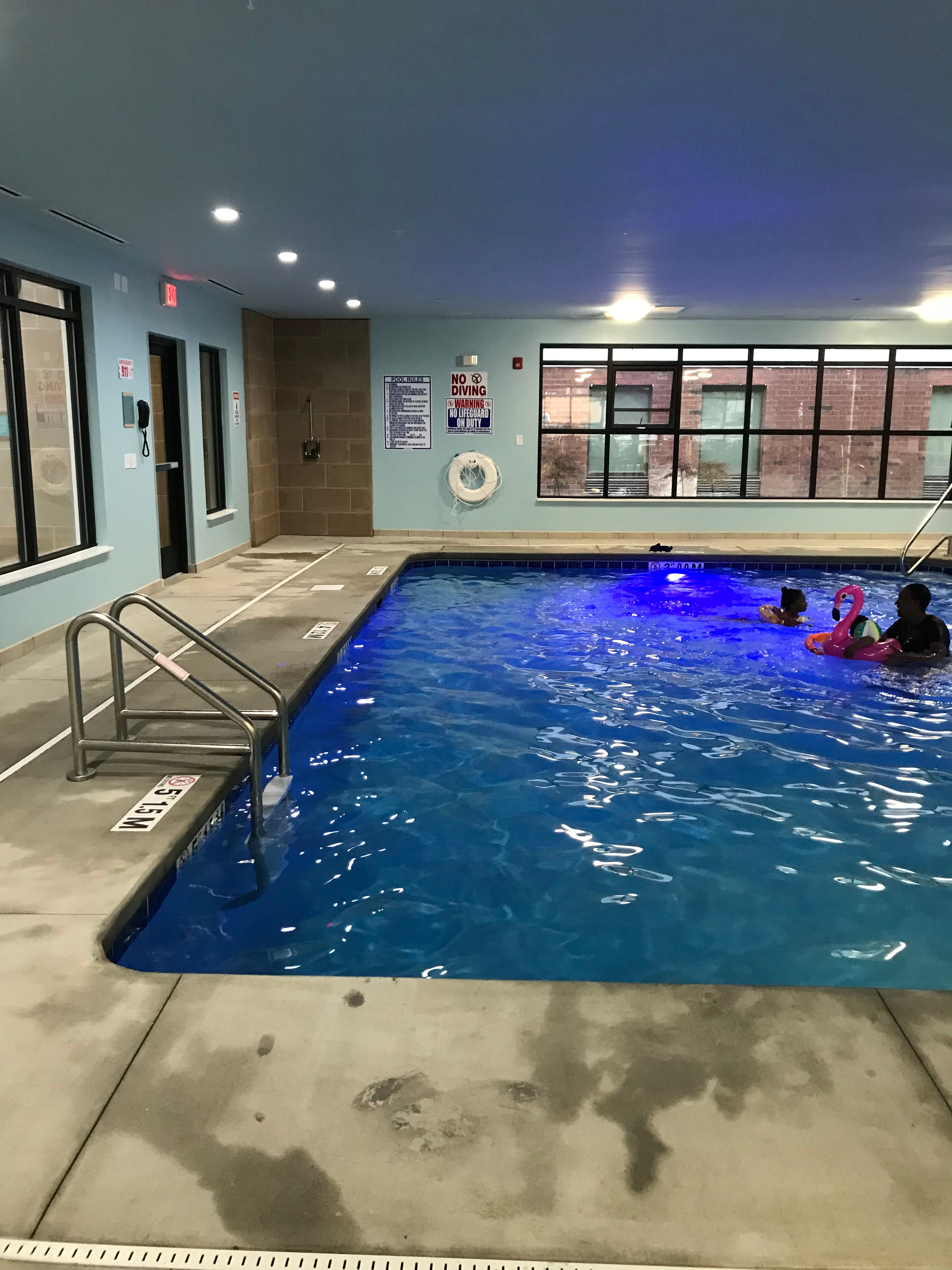 Home2 Suites by Hilton Goldsboro-泳池