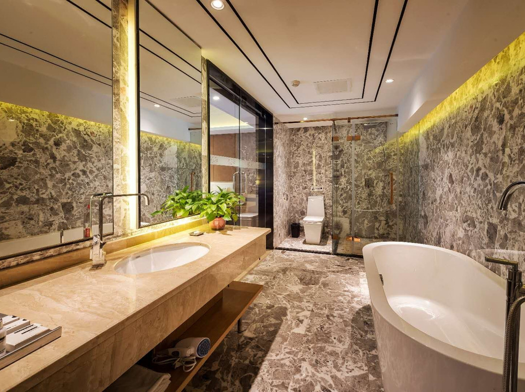 康定柏栎荟舍酒店(溜溜城情歌广场店)主图