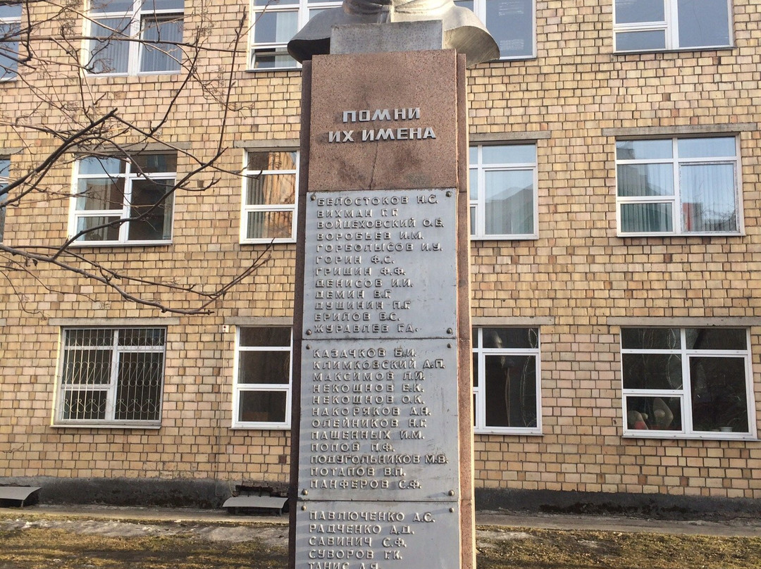Monument to Students-Frontoviki KGPU Who Died in 1941-1945景点图片