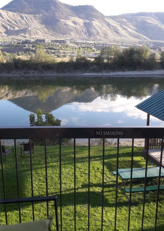 Riverland Inn & Suites主图