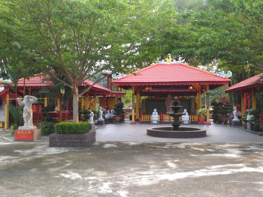 Tras Road Chinese Temple-Raub必去景点