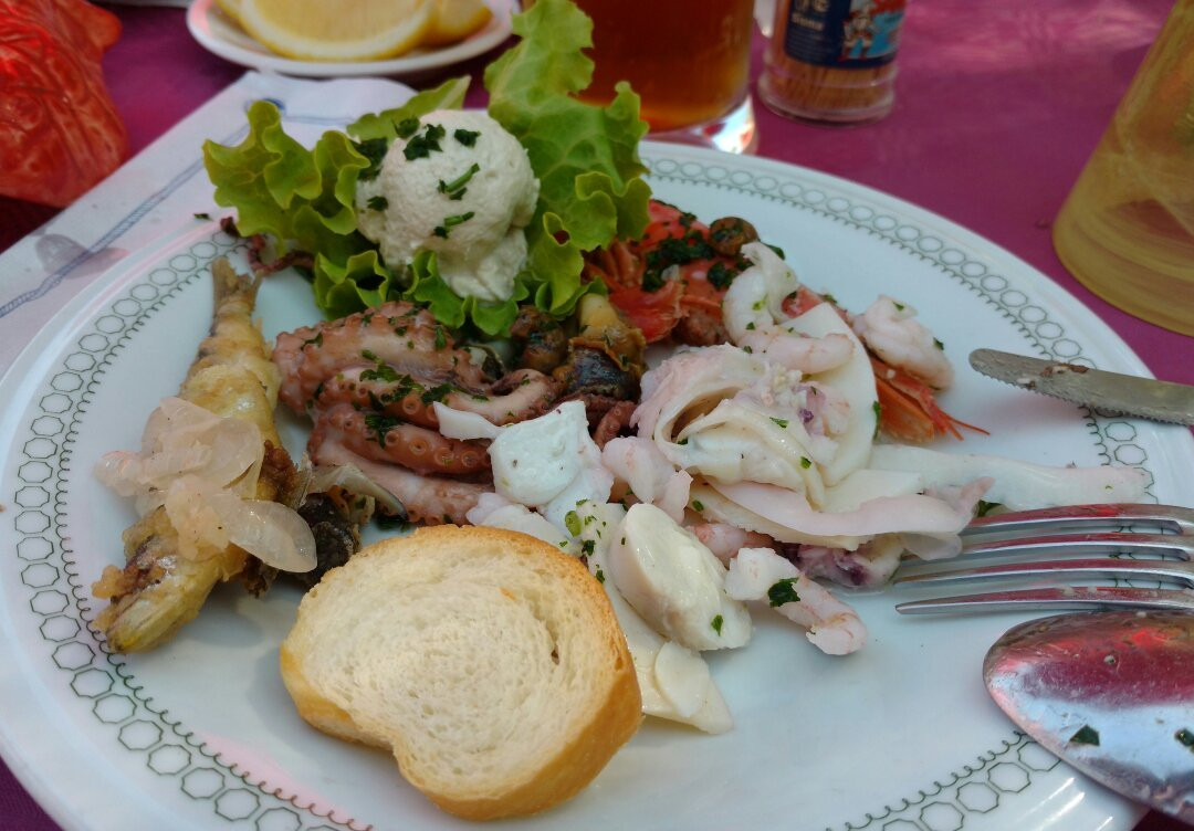 Castello di Brussa餐馆和美食-Ittiturismo Gaya