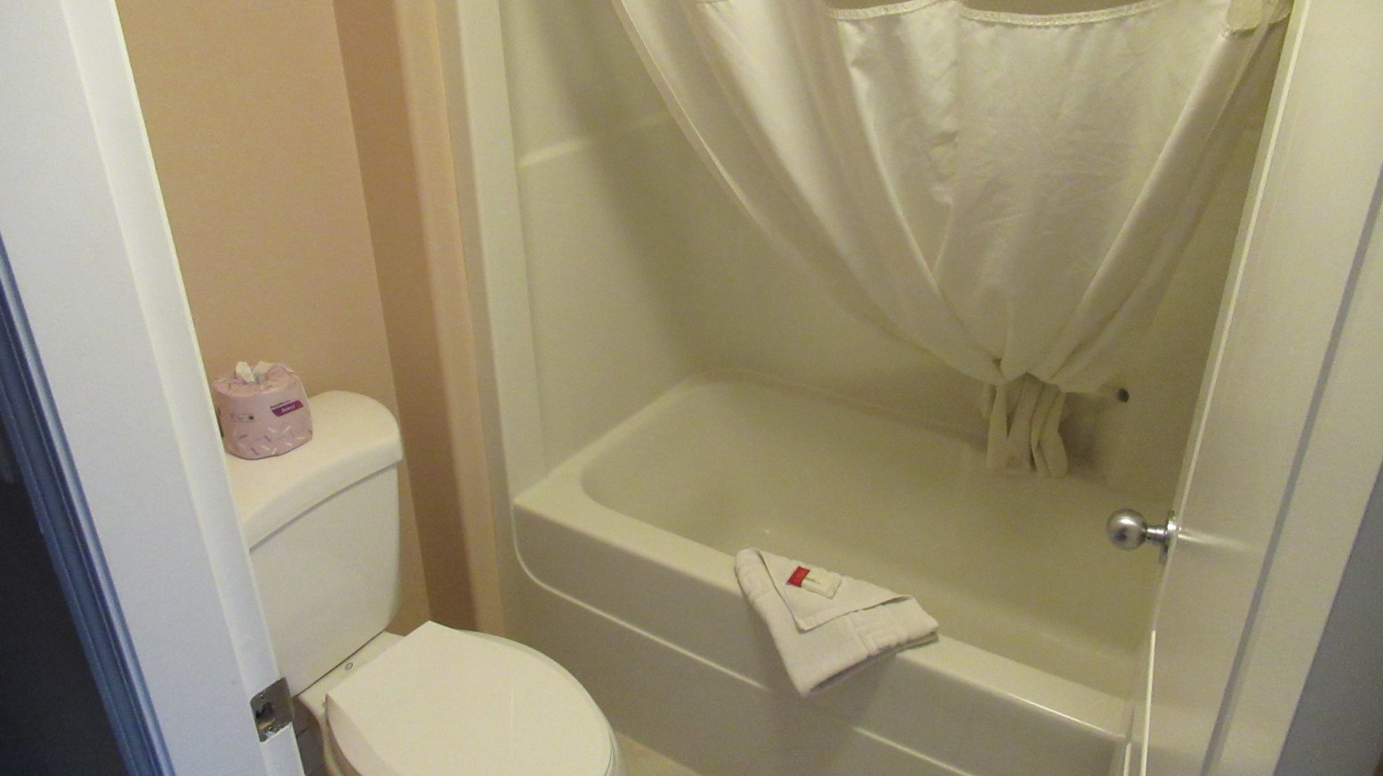 温德姆100英里华美达酒店-浴室