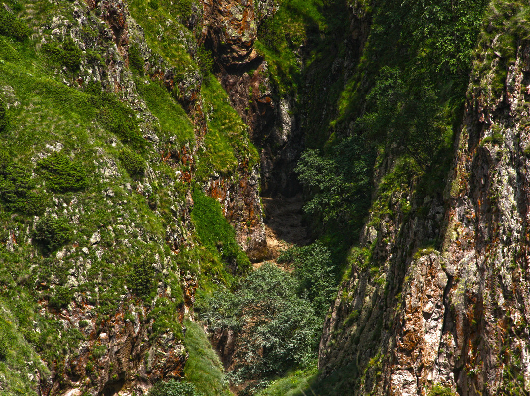 Karakaya-Su Waterfall景点图片