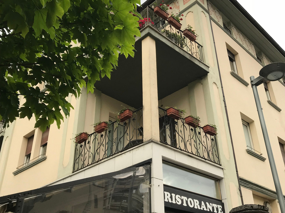 贝尔尼纳快捷客房酒店