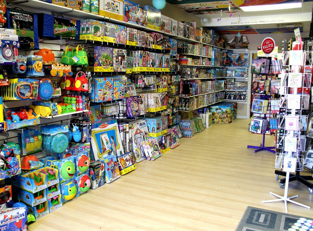 Brighten Up Toys & Games-Erin必去景点