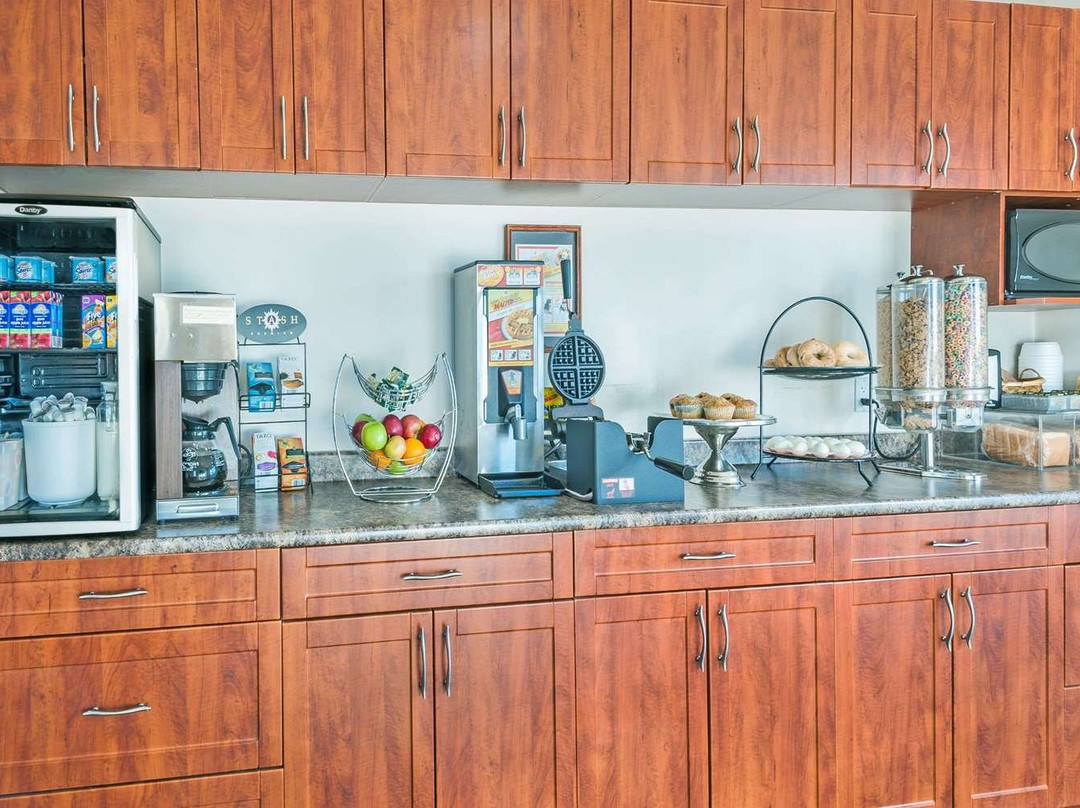 Super 8 by Wyndham 100 Mile House主图