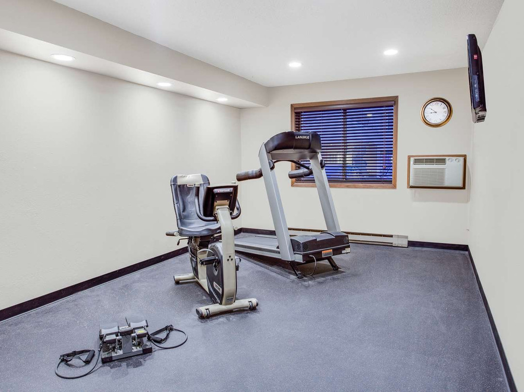 Super 8 by Wyndham Green Bay Near Stadium主图