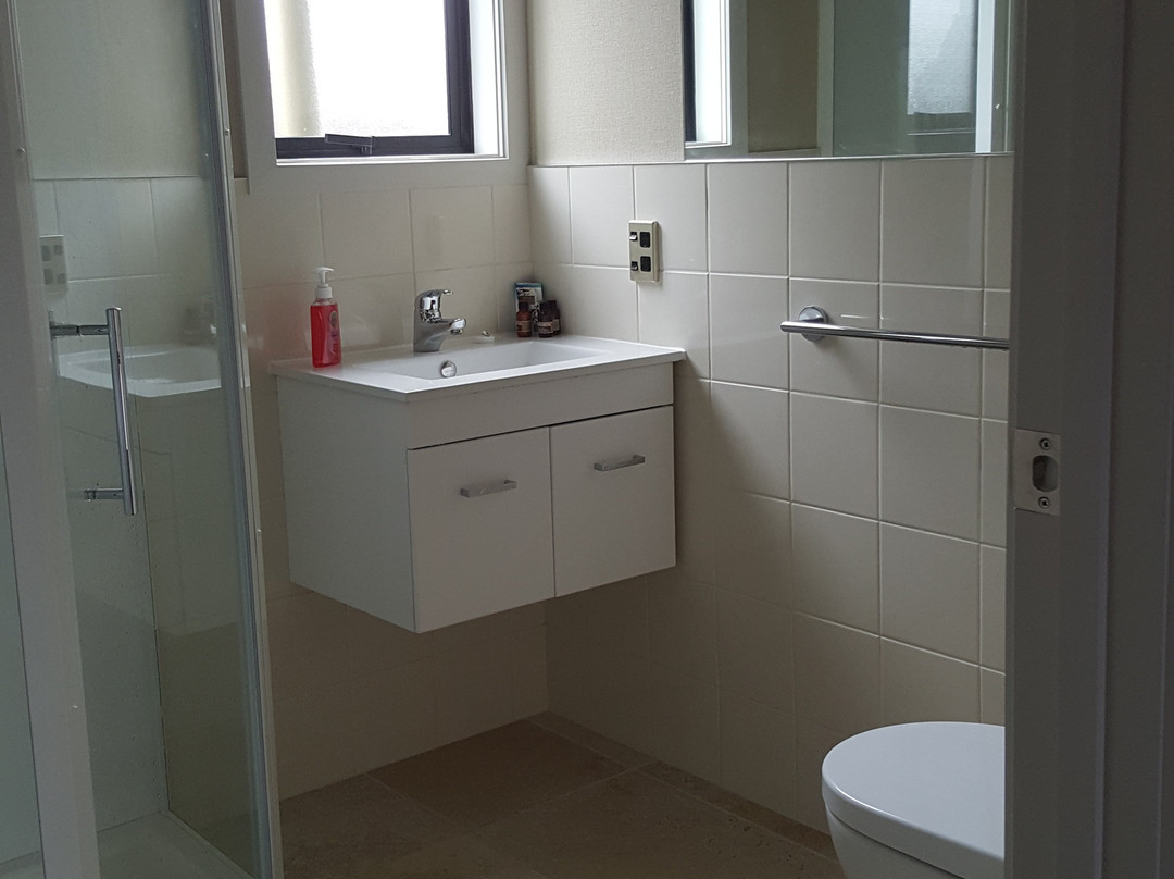 Heta Road B and B主图