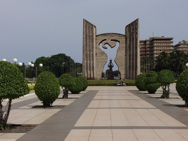 Monument de l'Independance景点图片