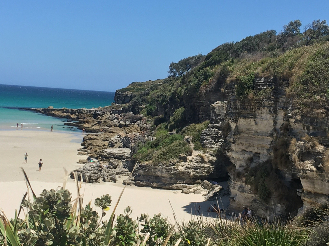 Cave Beach景点图片