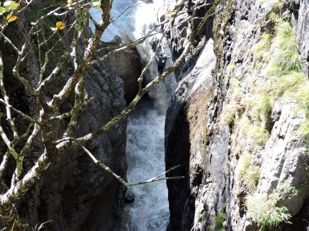 Chertova Melnitsa Waterfall景点图片