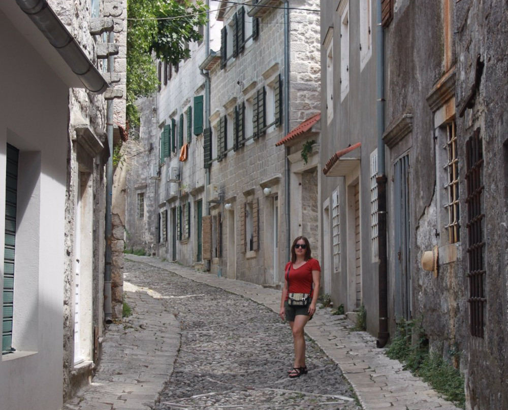Gabela Street-Risan必去景点