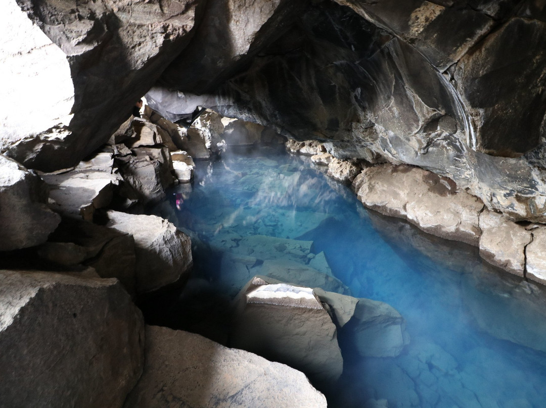 Grjotagja Cave景点图片