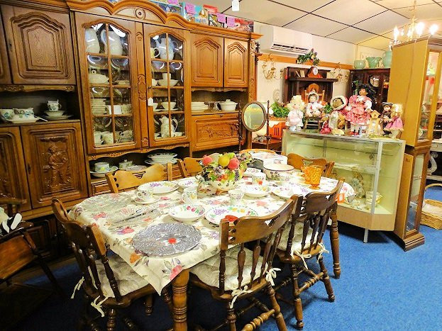 Anne's Antiques And Collectibles景点图片