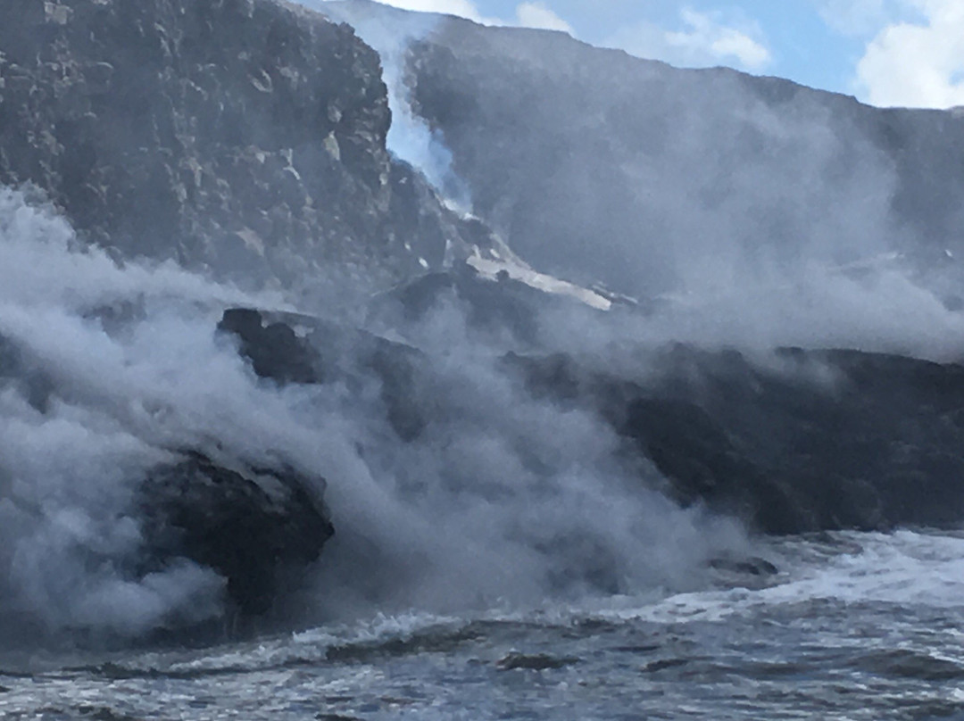 Hawaiian Lava Boat Tours景点图片