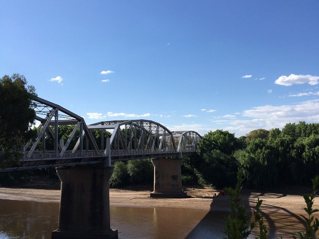 Riverside Pub & Grub