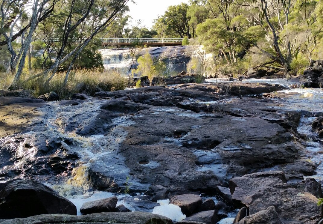 Fernhook Falls景点图片