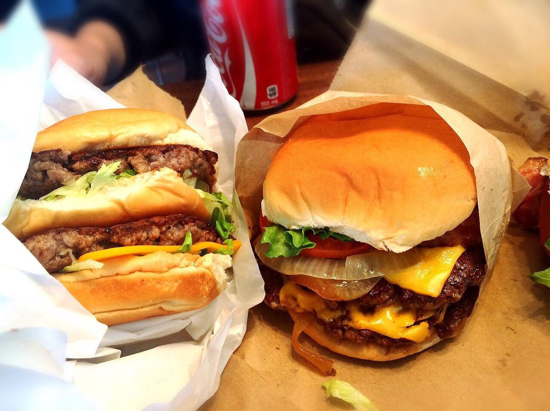 The Burger's Priest主图