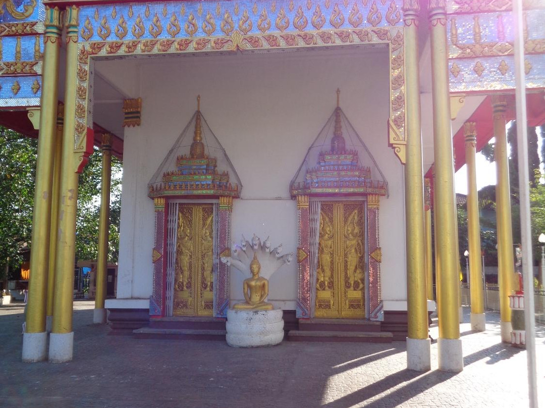 Wat Chumphon Khiri-湄索必去景点