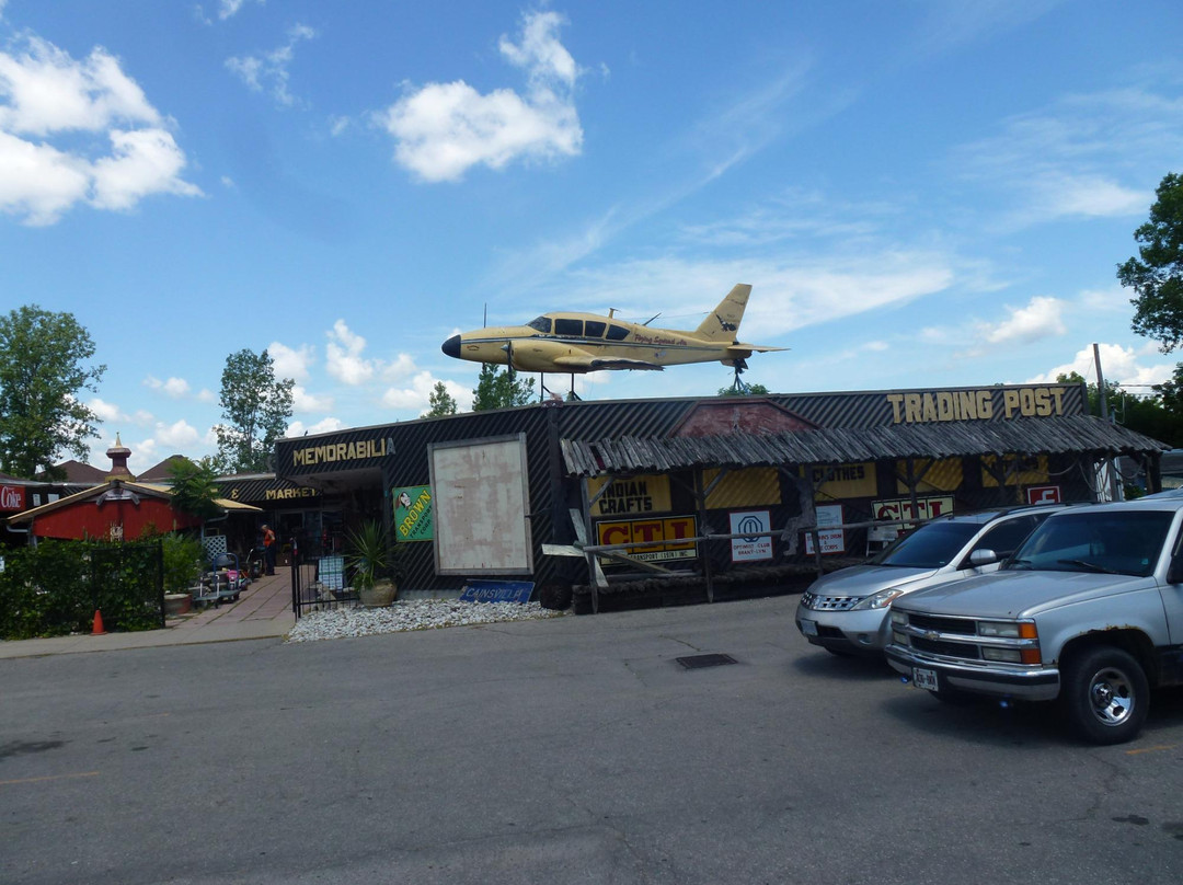 Crossroads Flea Market景点图片