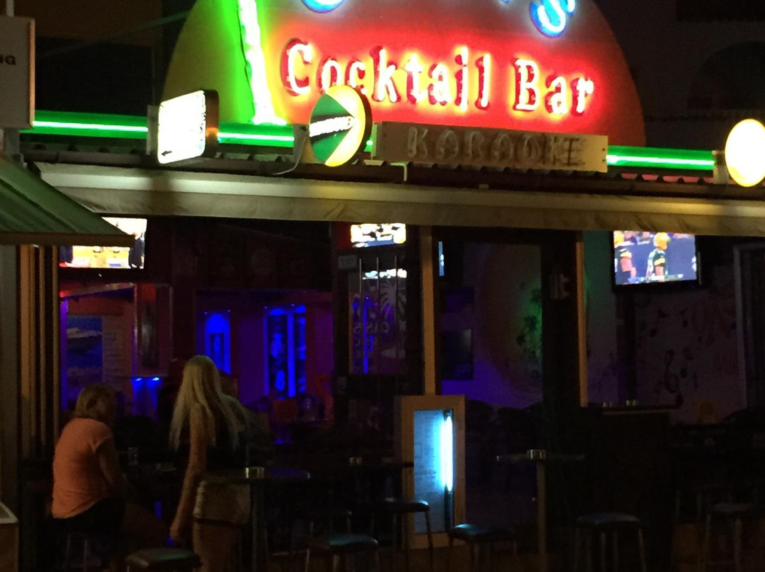 Oasis Cocktail Bar-皮拉必去景点
