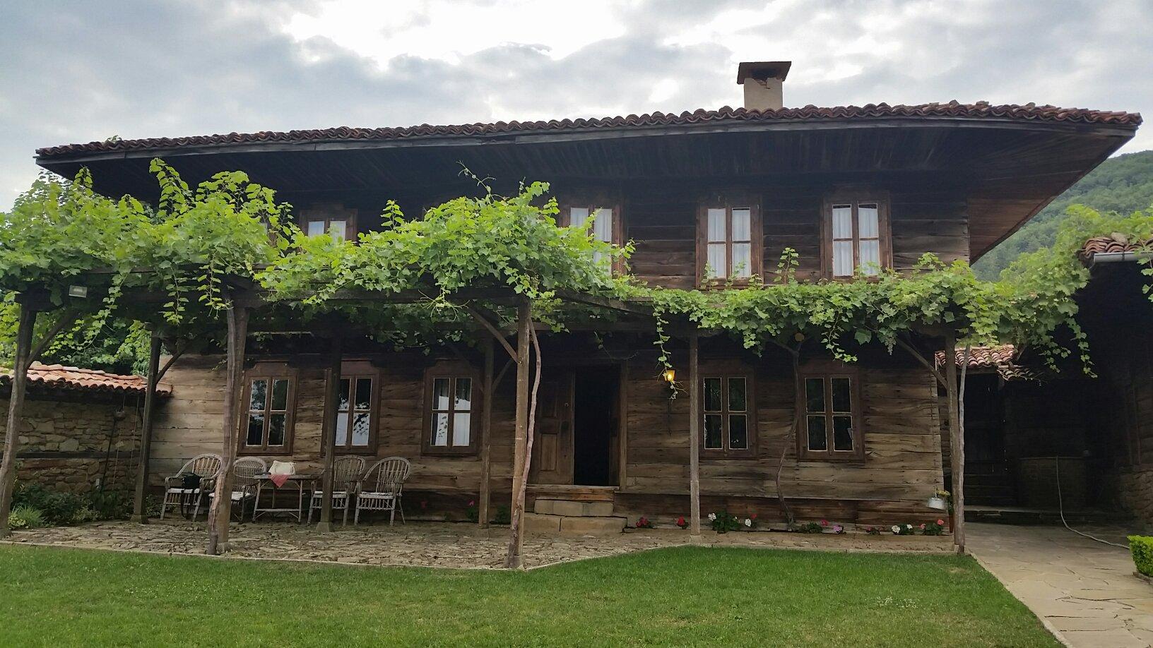 Hadjigergy's House-客卧