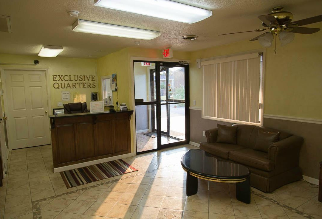 Exclusive Quarters主图