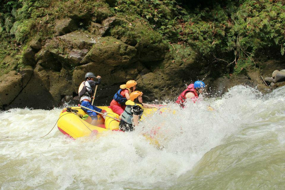 Ancol Arung Jeram-Tebing Tinggi必去景点