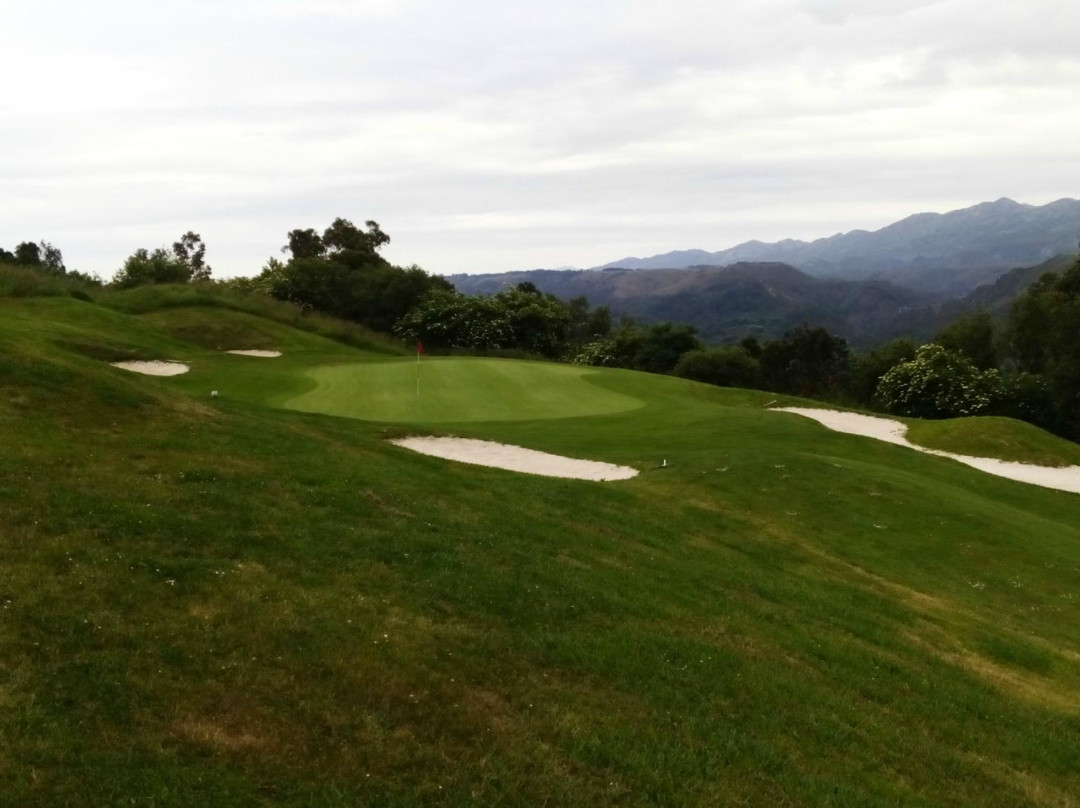 Club de Golf Municipal-利亚内斯必去景点
