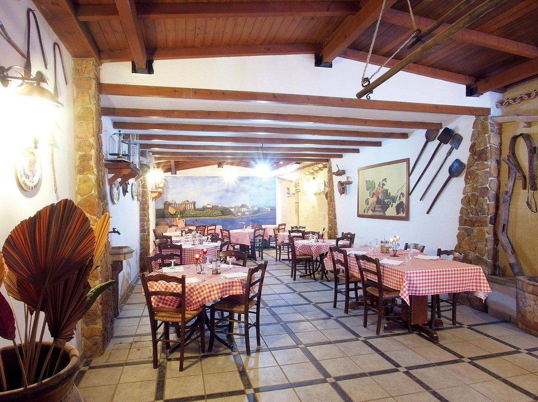Alceste Hotel
