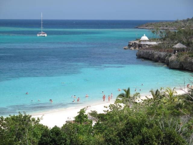 Playa Esmeralda景点图片