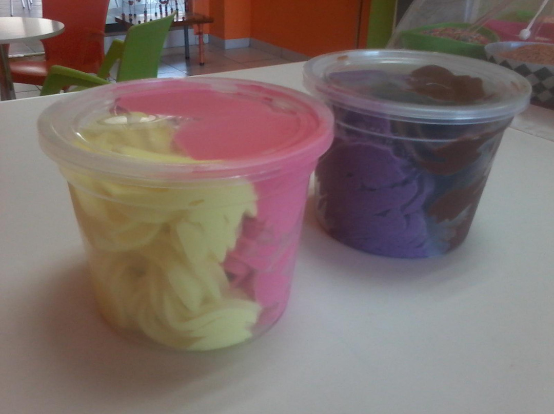 Youngberry Tasty Frozen Yogurt