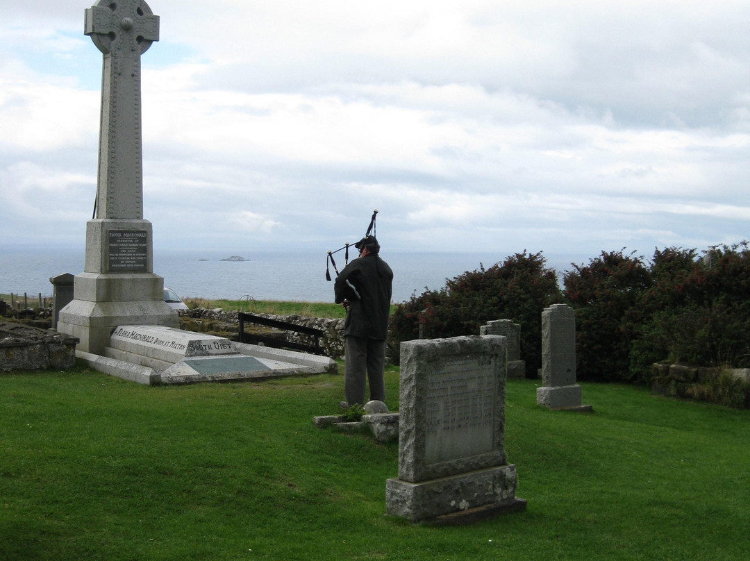 Flora MacDonald's Grave景点图片