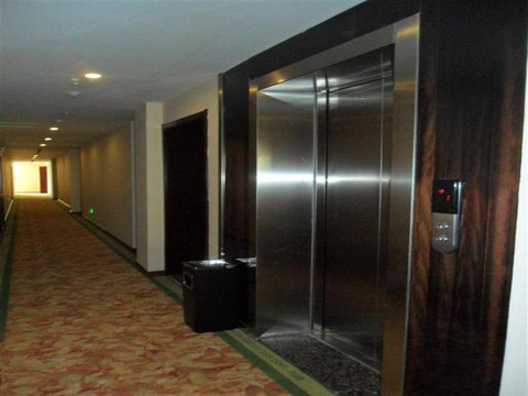 华锦之星酒店(青岛城市阳台景区西海岸汽车总站店)主图