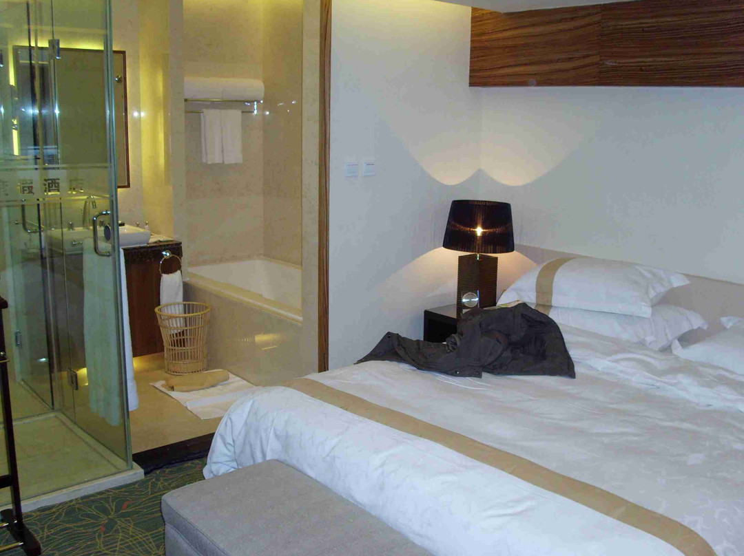 蓝景温泉度假酒店主图