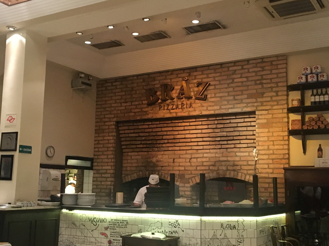 Ravis Sucos Lanches e Pizas